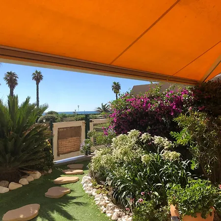 Le Jardin De La - T2 - Terrasse Jardin 30m2 - Piscine - Clim- Wifi -parking
